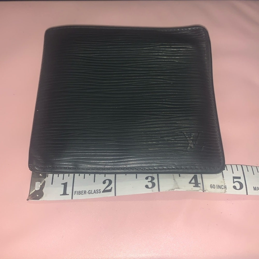 Authentic Louis Vuitton Black Epi Men’s Wallet! 🖤🤩